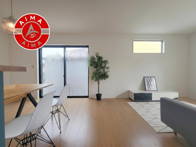 福岡市南区和田4丁目第1-3棟（1号棟）の内観：施工例|ご家族を近くに感じられる対面キッチンのLDK。会話もはずみそうですね。