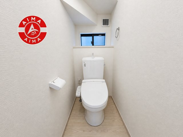 福岡市南区和田4丁目第1-3棟（2号棟）の内観：施工例|温水洗浄便座を完備しております。2ヶ所にトイレがあるのは朝の慌ただしい時間も安心です。