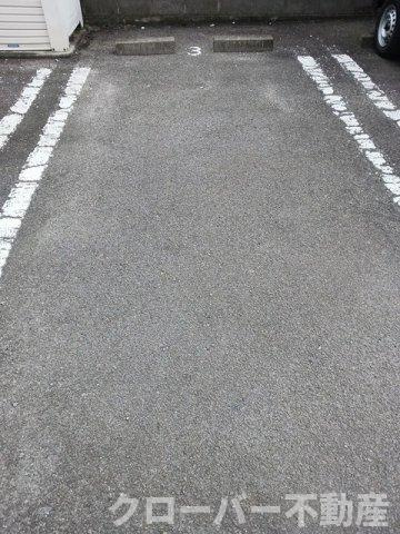 カンフォタブル　クォーターの駐車場