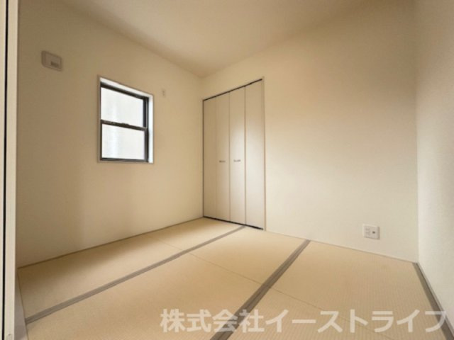 【新築戸建】　いわき市仁井田寺前1期　全2棟の和室|同社施工写真　リビング隣の和室は来客用としても◎