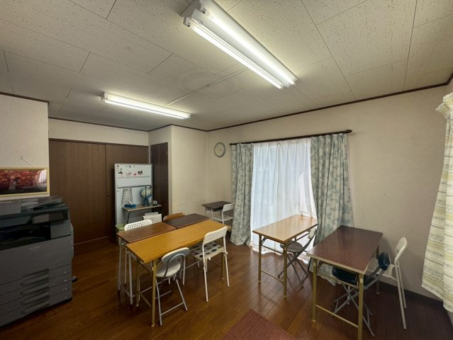 -三丁目不動産-　深谷市栄町　東南角地の居間・リビング