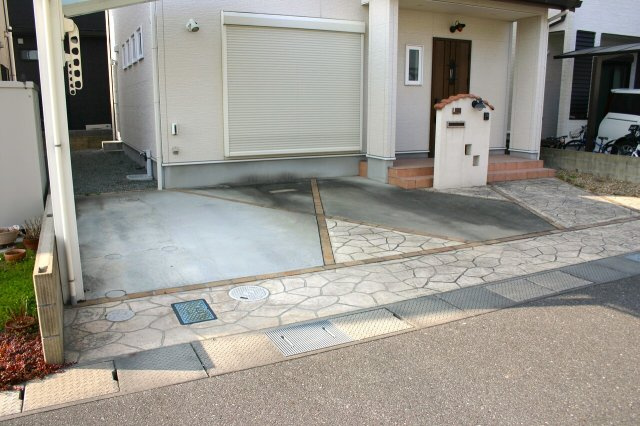 揖保郡太子町東保　中古戸建の駐車場