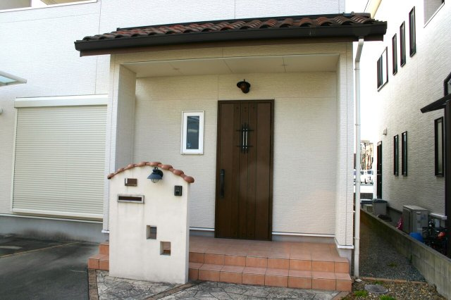 揖保郡太子町東保　中古戸建の玄関