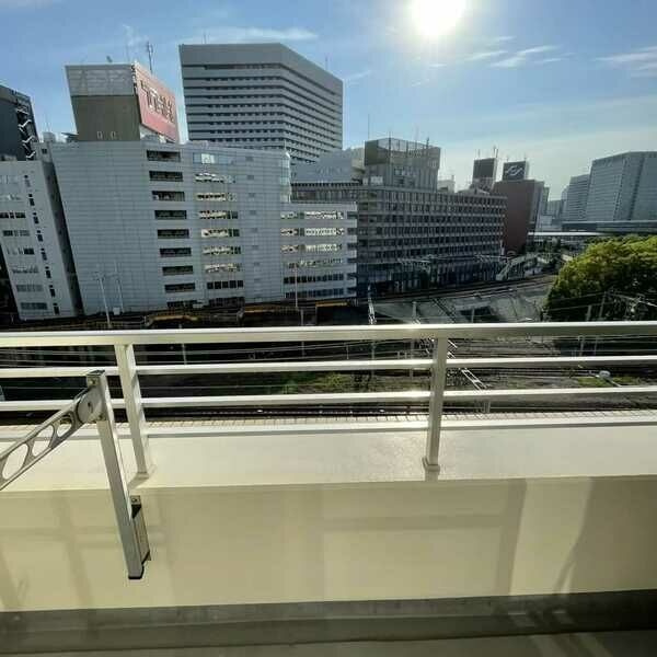 グランシャルマン新大阪のバルコニー