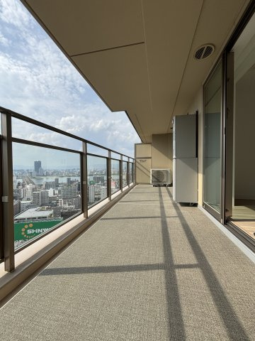 グラングリーン大阪 THE NORTH RESIDENCEのバルコニー|日当たり・通風・見晴らし三方良しのバルコニー。