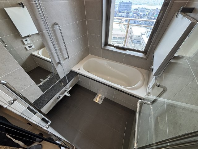 グラングリーン大阪 THE NORTH RESIDENCEの浴室|追い炊き機能付きの広々としたバスルームです。もちろん浴室乾燥機もあり。