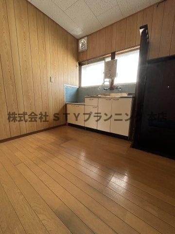 仲介手数料0円！稲生町1丁目借家の居間・リビング