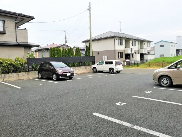 オーチャードテラスの駐車場
