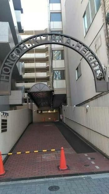 本郷壱岐坂ハイツのエントランス