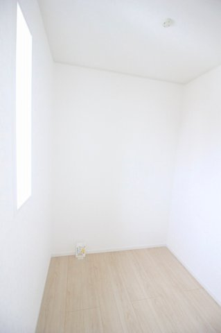 小山市城北3丁目　第11　2号棟の収納|2階西側洋室6帖はウォークインクローゼット付で、子ども部屋や書斎など、暮らしに合わせて活用できます。