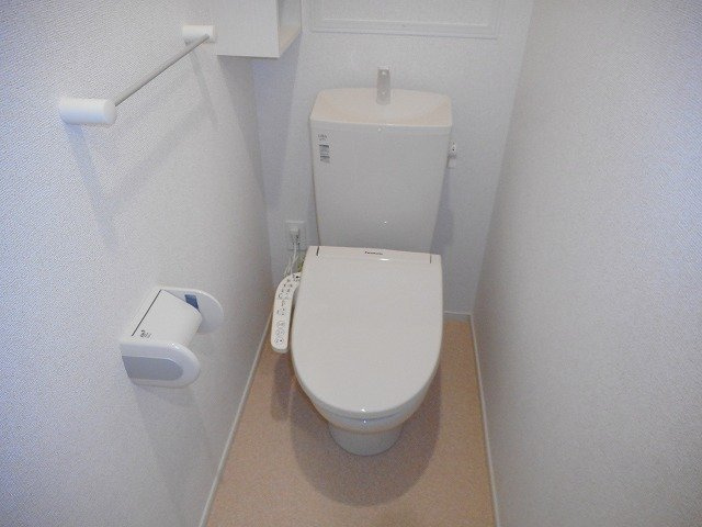 コンパクトで使いやすいトイレです