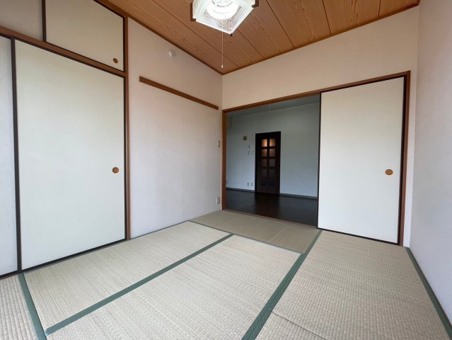 和室ならではの温かな和の空間で寛ぎの時間を過ごせます