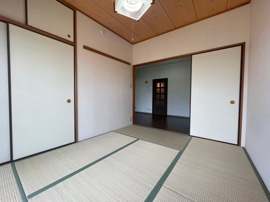 和室ならではの温かな和の空間で寛ぎの時間を過ごせます