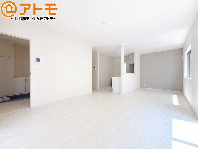 【居間・リビング】 | 清水区横砂中町4期　新築戸建　2号棟 | 家族団らんのイメージは、リビングを思い浮かべませんか？リビングこそ広々としたお部屋が良いですね♪