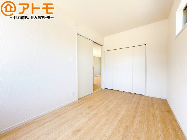 【子供部屋】 | 清水区横砂中町4期　新築戸建　1号棟 | 壁と床がシンプルな色合いだからこそ自分だけの空間を作れます♪お部屋作りのイメージは順調でしょうか♪