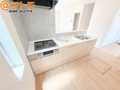 【キッチン】 | 清水区横砂中町4期　新築戸建　1号棟 | 対面式のキッチンはリビングを見渡すことができるので安心♪家族の会話も増えそうですね♪
