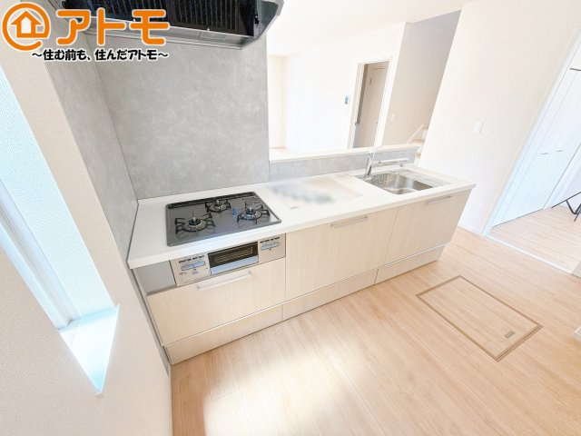 【キッチン】 | 清水区横砂中町4期　新築戸建　1号棟 | 対面式のキッチンはリビングを見渡すことができるので安心♪家族の会話も増えそうですね♪