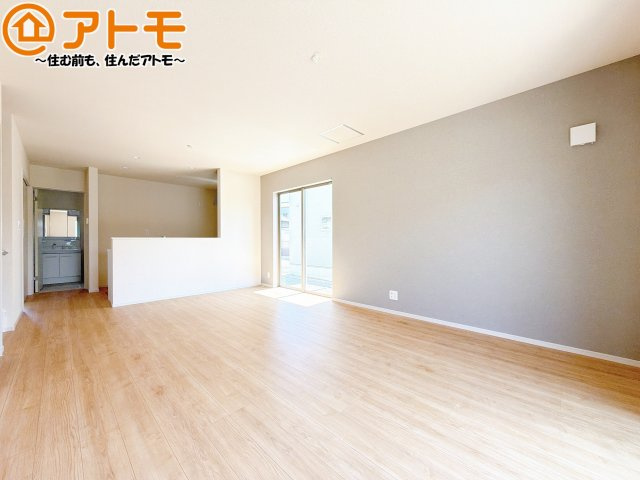 【居間・リビング】 | 清水区横砂中町4期　新築戸建　1号棟 | 家族団らんのイメージは、リビングを思い浮かべませんか？リビングこそ広々としたお部屋が良いですね♪