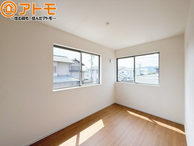 【子供部屋】 | 藤枝市藤岡二丁目5期　新築戸建　1号棟 | 壁と床がシンプルな色合いだからこそ自分だけの空間を作れます♪お部屋作りのイメージは順調でしょうか♪