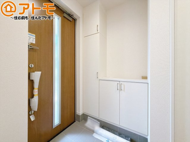 【玄関】 | 藤枝市藤岡二丁目5期　新築戸建　1号棟 | 玄関は収納付きで使い勝手良好♪見た目もすっきり♪