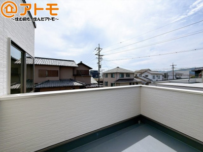 【バルコニー】 | 藤枝市藤岡二丁目5期　新築戸建　1号棟 | 陽当りの良いバルコニーはお洗濯物はもちろんお布団もふかふかになります♪