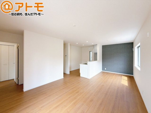 【居間・リビング】 | 藤枝市藤岡二丁目5期　新築戸建　1号棟 | 家族団らんのイメージは、リビングを思い浮かべませんか？リビングこそ広々としたお部屋が良いですね♪