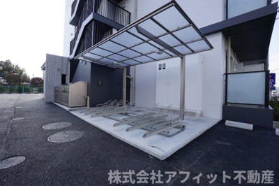 【その他共用部分】 | ラ・ヴィ・アン・ローズ南本庄 | 駐輪場