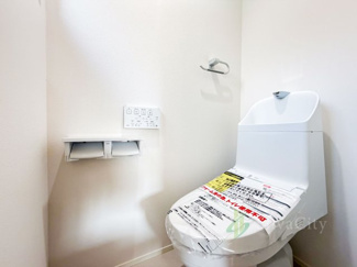 【トイレ】 | 世田谷区船橋1丁目 | 清潔感と落ち着きに配慮されたトイレスペース。シンプルで洗練された空間が、毎日を快適に支えてくれます。 