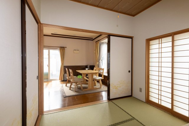 中古戸建　太子町太田の和室|畳の部屋って落ち着きますよね。
こちらも収納多めです。