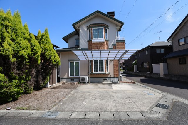 中古戸建　太子町太田の駐車場|お車はゆったり２台停められます。