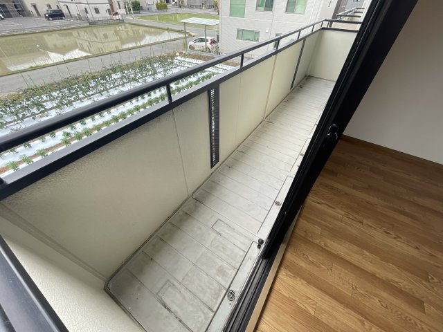ベガ堀町C棟のバルコニー