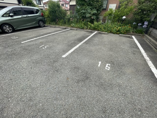 ベガ堀町C棟の駐車場