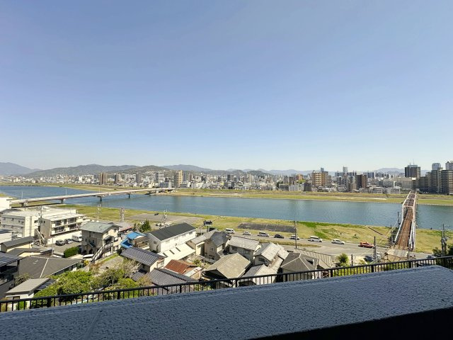 コスモ三滝本町 203の展望|お部屋は2階ですが、物件が少し高い位置にあるため開放的で綺麗な景色が広がります♪