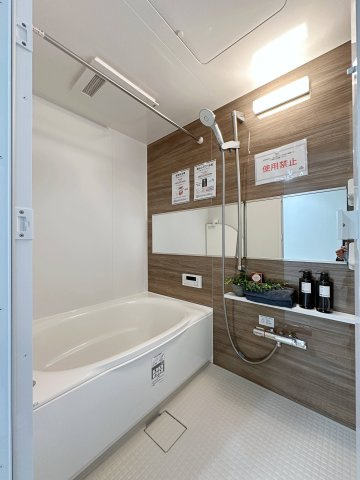 コスモ三滝本町 203の浴室|浴室乾燥機気付きのシステムバス☆
システムバスは、気密性にも優れています。そのため、冬場でもお湯が冷めにくく、暖かい空間を維持することができます。
