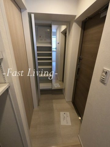 パークルール神田司町ロンドの玄関
