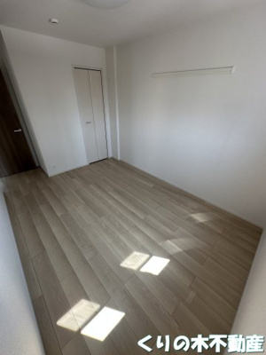 【寝室】 | ポルテシャンス都 | 広くて明るい寝室