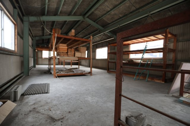 事業用　龍野町北龍野　倉庫の設備|電動リフト完備で、二階への荷物搬入もスムーズです
