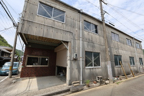 事業用　龍野町北龍野　倉庫の駐車場|駐車スペースには屋根があり雨の日も快適です