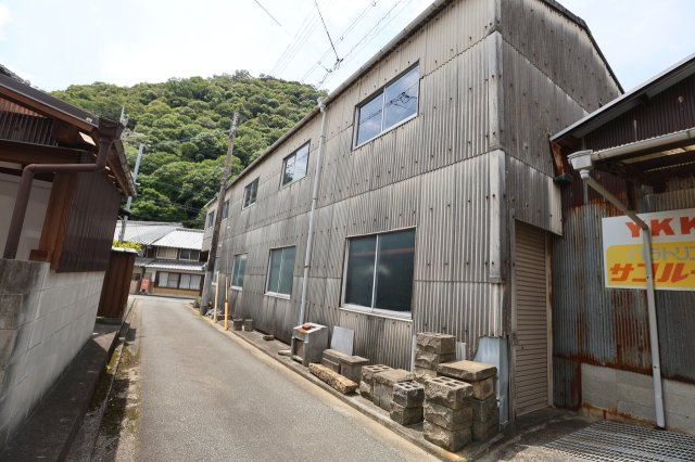 事業用　龍野町北龍野　倉庫の外観