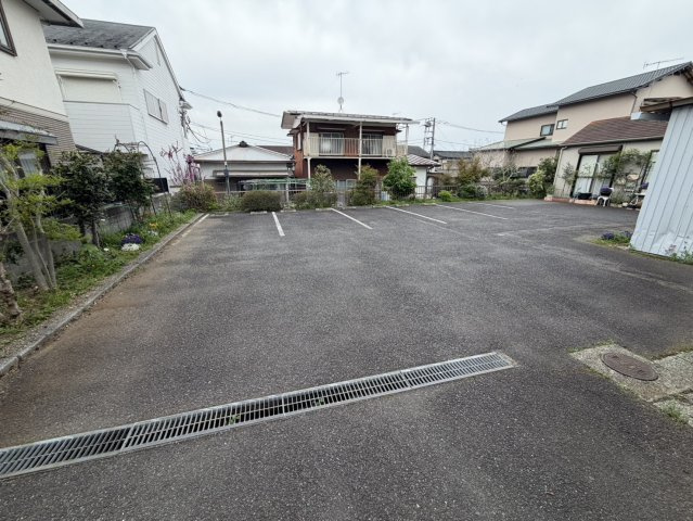 伊勢原三丁目店舗の駐車場