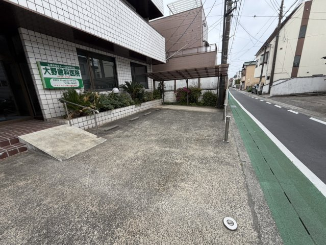 伊勢原三丁目店舗の駐車場