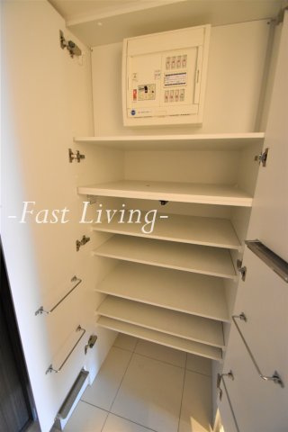 クレイシア秋葉原ラグゼスウィートの玄関