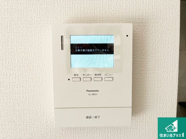 加古川市平岡町新在家　第1期　新築一戸建ての防犯設備|カラーモニターインターホン！声だけでなく来訪者の姿や顔がモニターで確認できるので、小さなお子様がいらっしゃるご家庭でも安心できます！