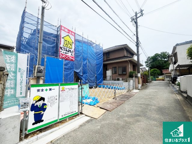 加古川市平岡町新在家　第1期　新築一戸建ての前面道路含む現地写真|周辺は落ち着いた街並みの住宅地！子育てがしやすい住環境です！まだ未完成ですが、現地でしかわからない事もございます。是非一度ご覧ください。