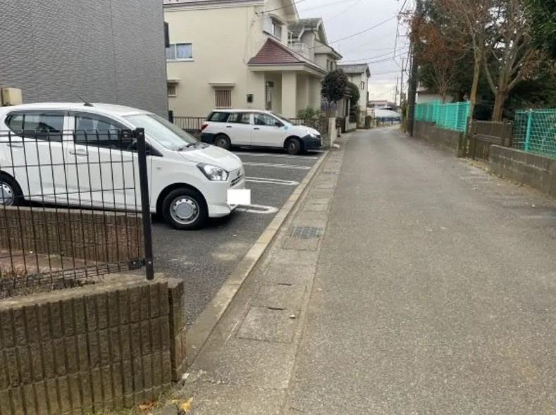 レオパレスおゆみ06の駐車場
