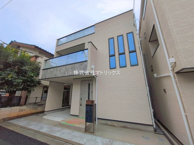 板橋区大山金井町　LDK22帖超　車庫付×省エネ住宅の前面道路含む現地写真