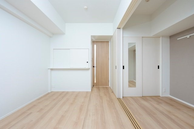 新品家具付きマンション博多駅前3(KaGood福岡)の居間・リビング