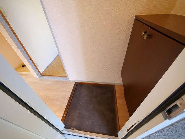 エトワール栄の玄関