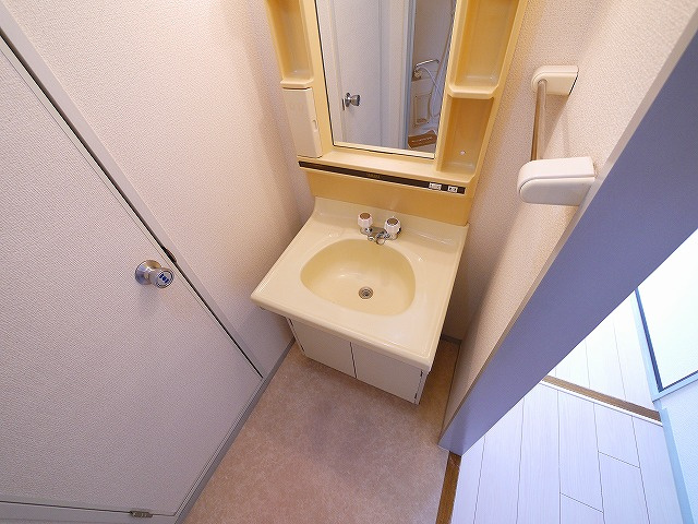 エトワール栄の洗面所|明るい洗面所です