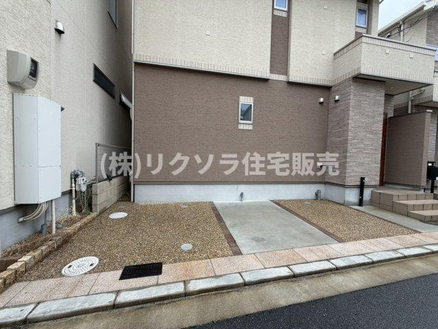 池の瀬町　中古一戸建ての駐車場|1台駐車可能
■物件内覧・資金計画相談・住宅ローン相談、リフォーム相談、お問合せ受付中■
※当日・翌日のご内覧、ご相談はお電話でのお問合せがスムーズです！